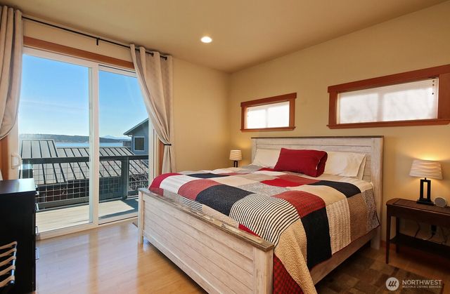 896 Snowshoe Place, Greenbank, WA 98253