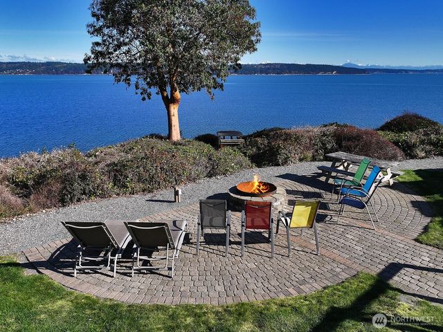 896 Snowshoe Place, Greenbank, WA 98253