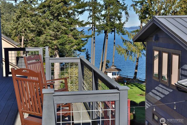 896 Snowshoe Place, Greenbank, WA 98253