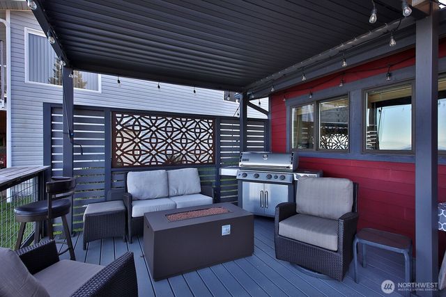 896 Snowshoe Place, Greenbank, WA 98253