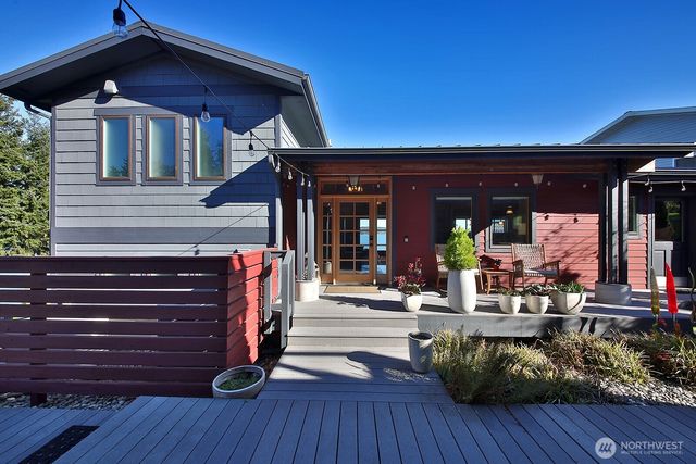 896 Snowshoe Place, Greenbank, WA 98253