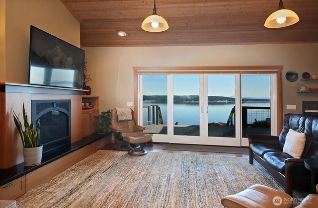 896 Snowshoe Place, Greenbank, WA 98253