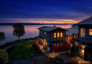 896 Snowshoe Place, Greenbank, WA 98253