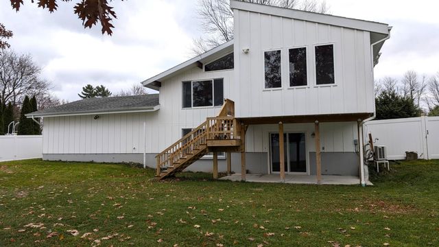 2 Stewart Street, Rouses Point, NY 12979