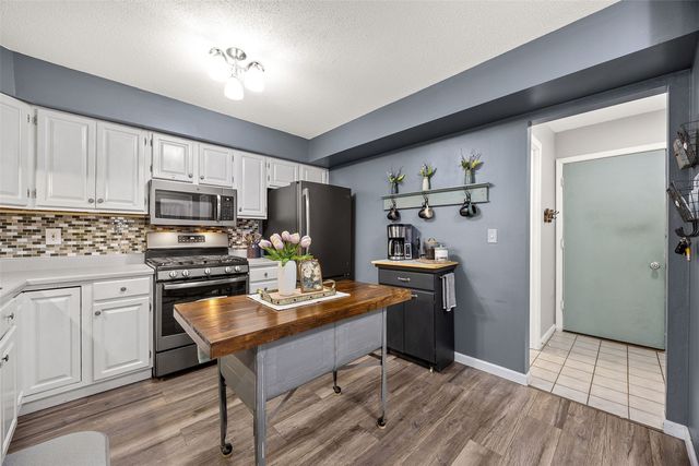 919 Grand Ave Court, Marion, IA 52302