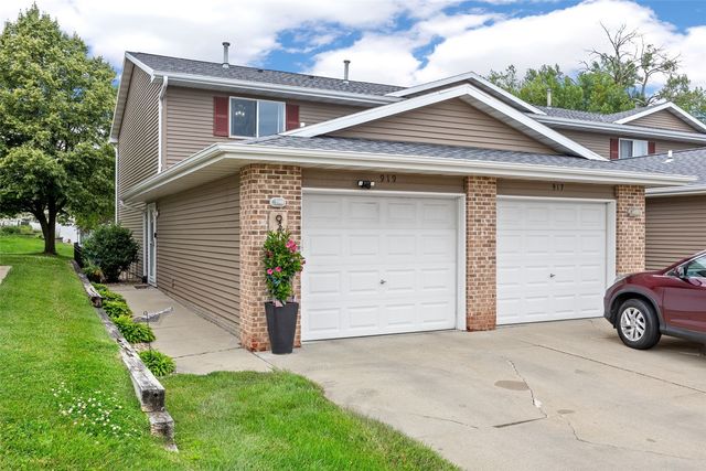 919 Grand Ave Court, Marion, IA 52302