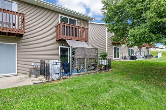 919 Grand Ave Court, Marion, IA 52302