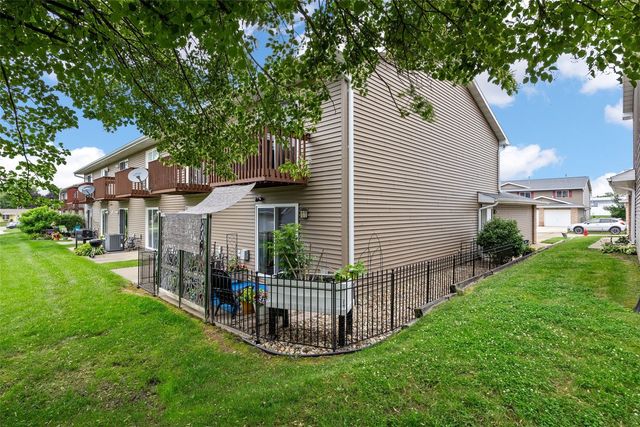 919 Grand Ave Court, Marion, IA 52302