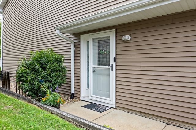 919 Grand Ave Court, Marion, IA 52302