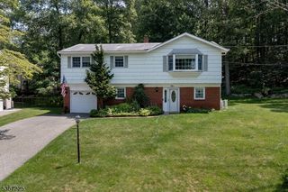 1 Lackawanna Trl, Hopatcong Boro, NJ 07843