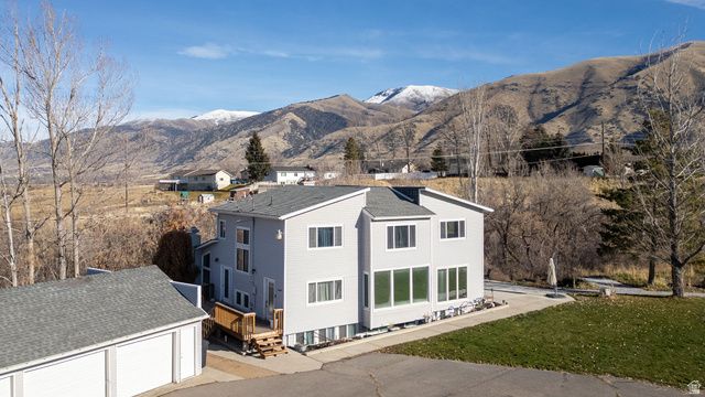 415 E PANORAMIC DR, Hyrum, UT 84319