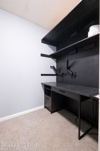 3210 Elane Dr, Louisville, KY 40216