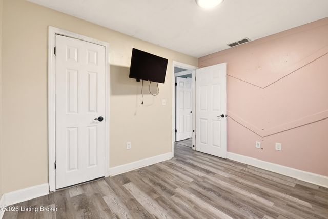 3210 Elane Dr, Louisville, KY 40216