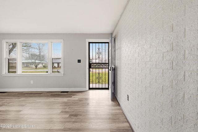 3210 Elane Dr, Louisville, KY 40216