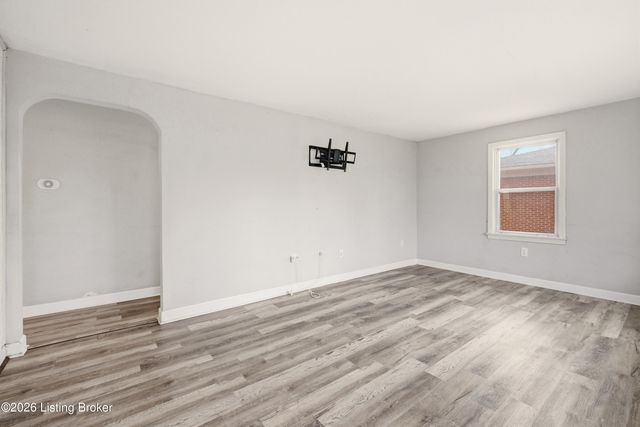 3210 Elane Dr, Louisville, KY 40216