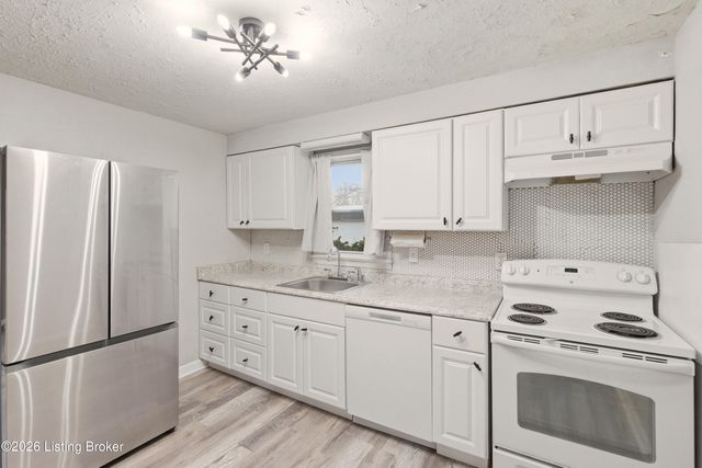 3210 Elane Dr, Louisville, KY 40216