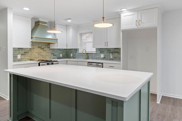 301 White Blossom Circle, Bryant, AR 72022