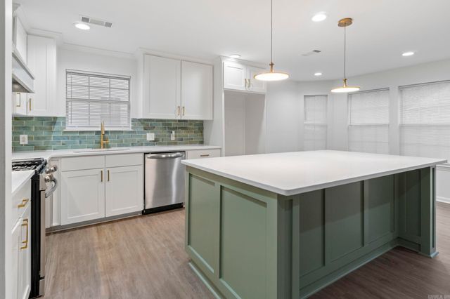 301 White Blossom Circle, Bryant, AR 72022