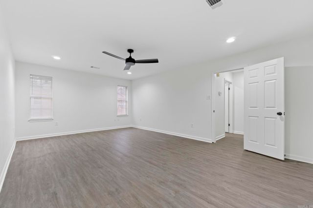 301 White Blossom Circle, Bryant, AR 72022