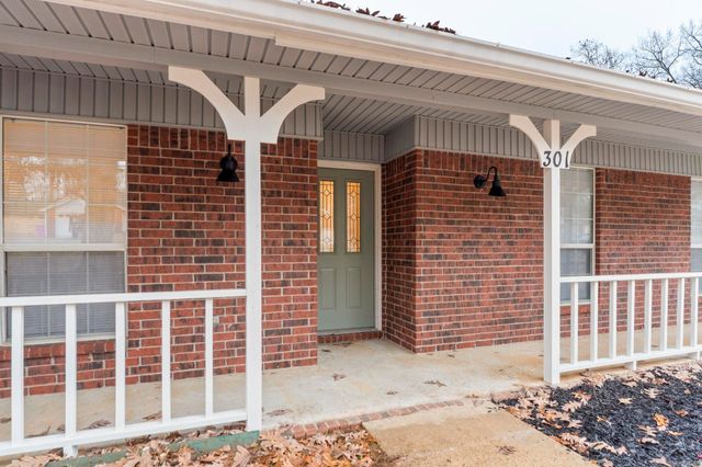 301 White Blossom Circle, Bryant, AR 72022