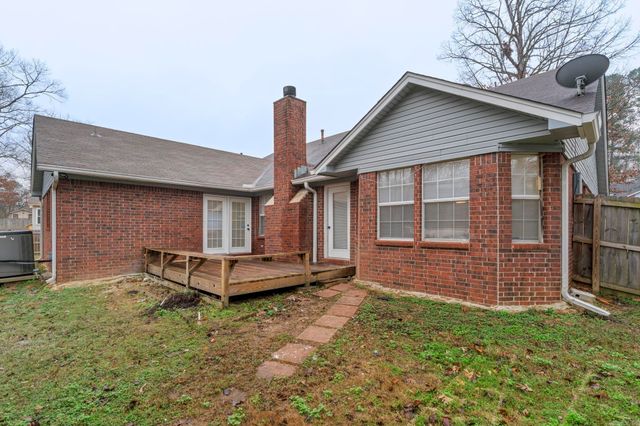 301 White Blossom Circle, Bryant, AR 72022