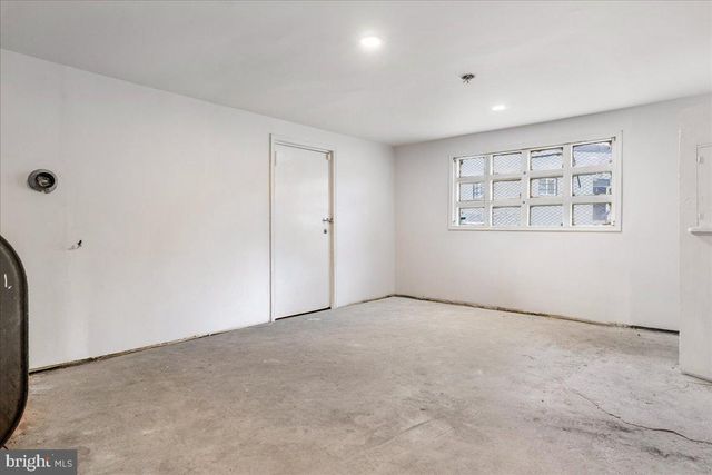 806 POWELL AVE, Darby, PA 19023