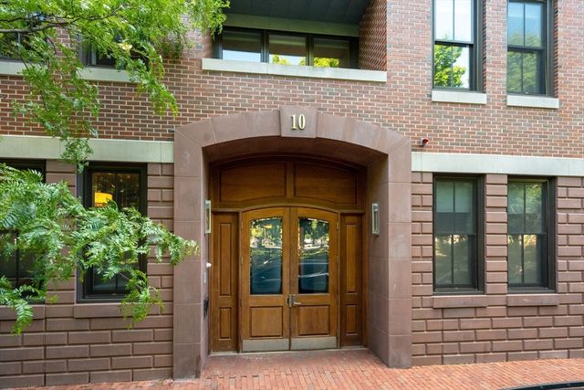 10 St George 301, Boston, MA 02118