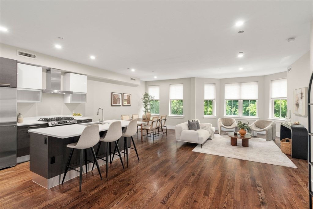 10 St George 301, Boston, MA 02118