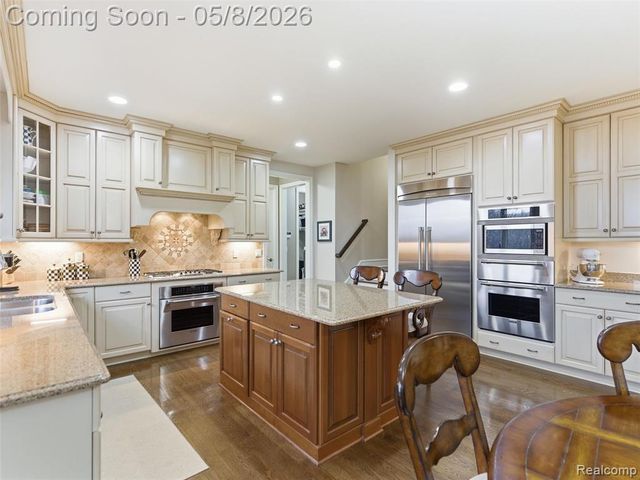 3881 Trout Creek Lane, Oakland, MI 48363