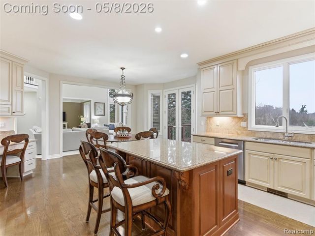 3881 Trout Creek Lane, Oakland, MI 48363