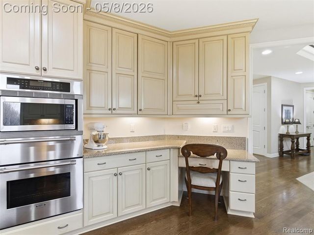 3881 Trout Creek Lane, Oakland, MI 48363