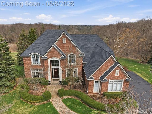 3881 Trout Creek Lane, Oakland, MI 48363