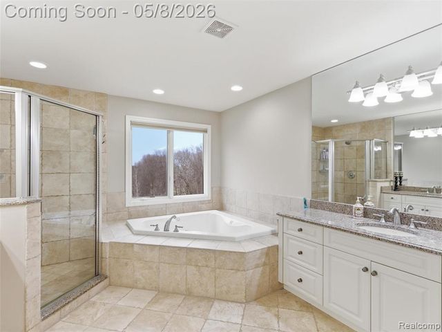 3881 Trout Creek Lane, Oakland, MI 48363