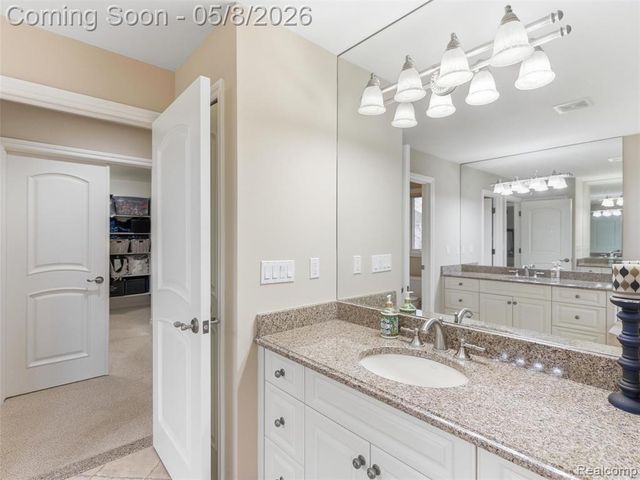 3881 Trout Creek Lane, Oakland, MI 48363
