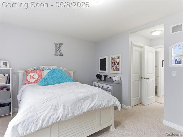 3881 Trout Creek Lane, Oakland, MI 48363