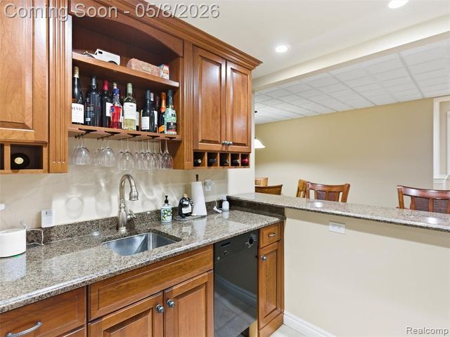 3881 Trout Creek Lane, Oakland, MI 48363