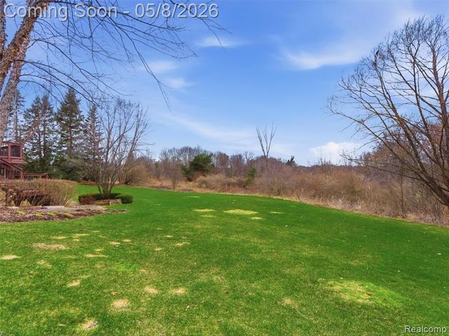 3881 Trout Creek Lane, Oakland, MI 48363