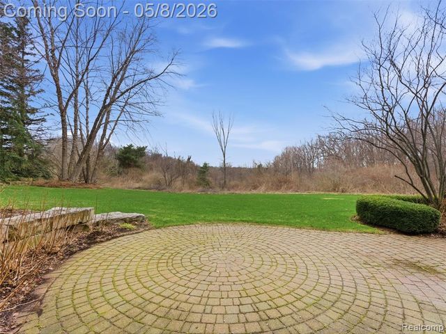 3881 Trout Creek Lane, Oakland, MI 48363