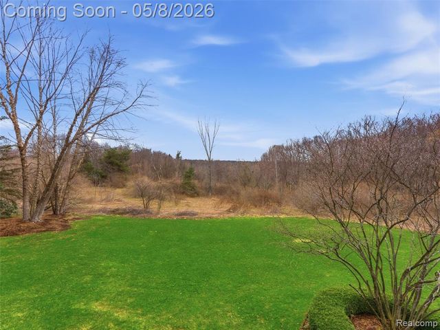 3881 Trout Creek Lane, Oakland, MI 48363