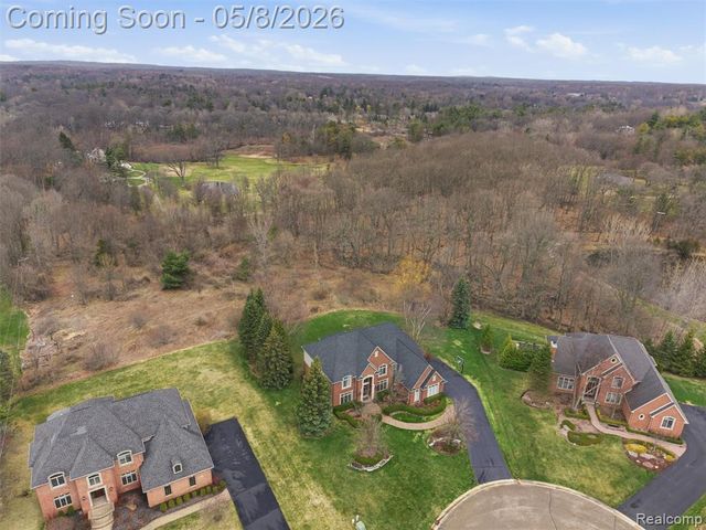 3881 Trout Creek Lane, Oakland, MI 48363