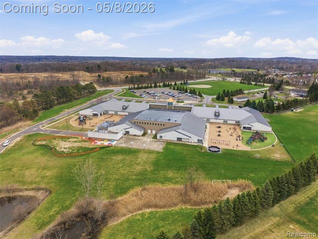 3881 Trout Creek Lane, Oakland, MI 48363