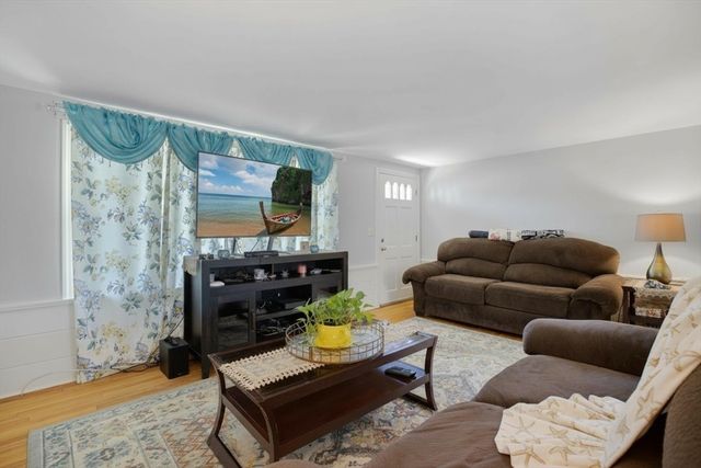 11 Gateway St 1, Yarmouth, MA 02664