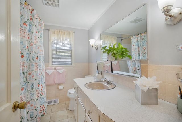 11 Gateway St 1, Yarmouth, MA 02664