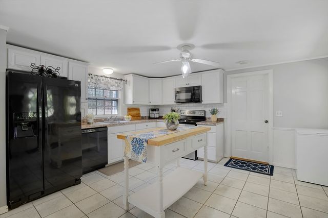 11 Gateway St 1, Yarmouth, MA 02664