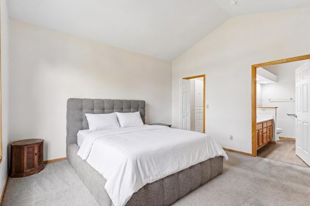 2485 Prairie Oak Trail, Woodbury, MN 55125