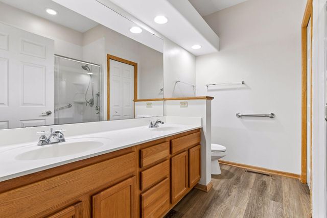 2485 Prairie Oak Trail, Woodbury, MN 55125