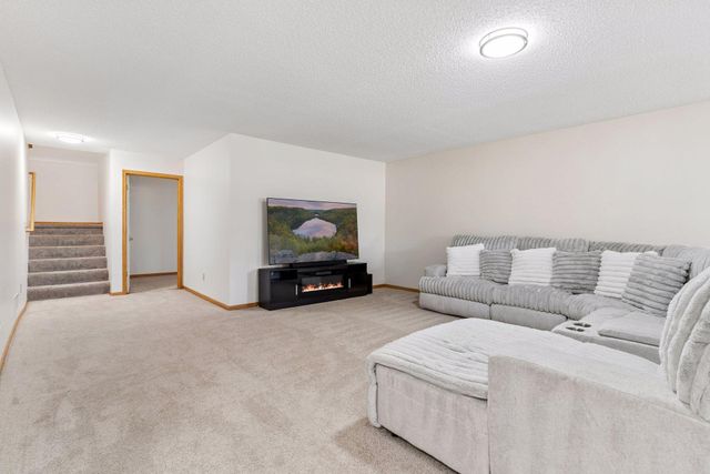 2485 Prairie Oak Trail, Woodbury, MN 55125