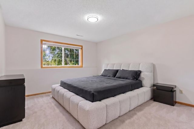 2485 Prairie Oak Trail, Woodbury, MN 55125