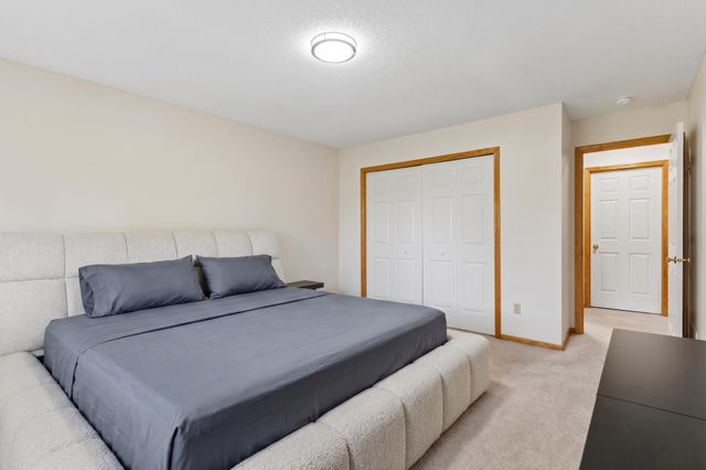 2485 Prairie Oak Trail, Woodbury, MN 55125
