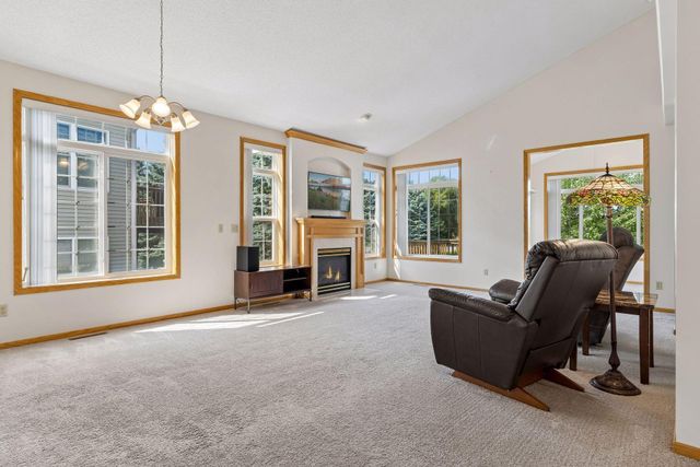 2485 Prairie Oak Trail, Woodbury, MN 55125